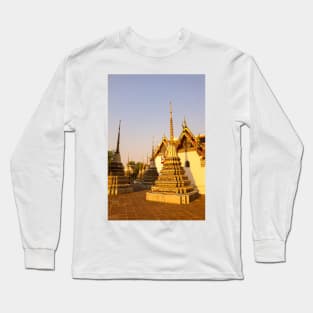 A group of small stupa at Phra Chedi Rai in Wat Pho temple complex, Bangkok V Long Sleeve T-Shirt